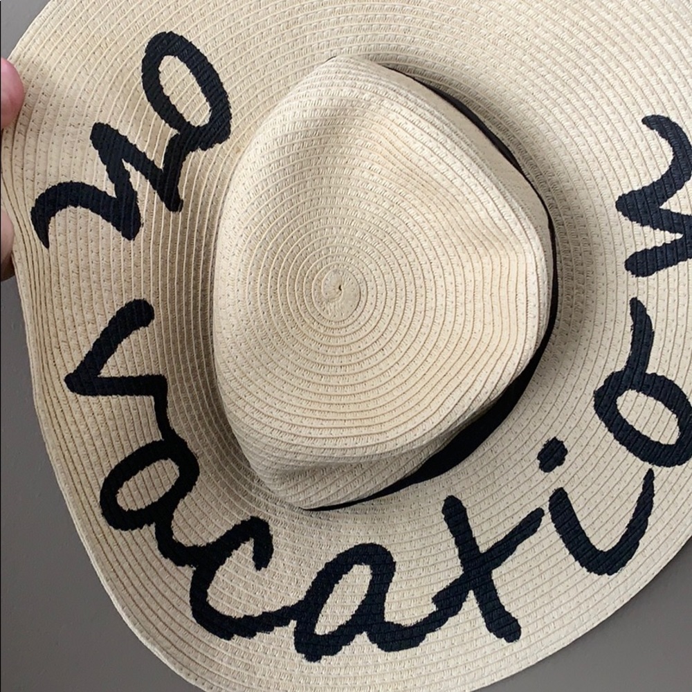 Cute beach hat!!